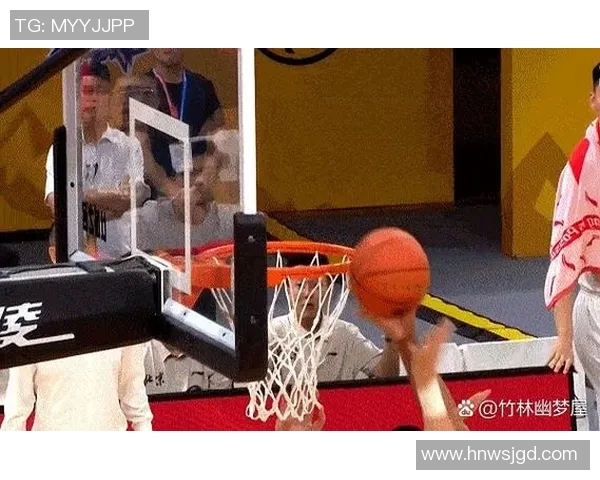 姚明在比赛中遭遇对手肘击引发争议球迷热议运动员安全问题