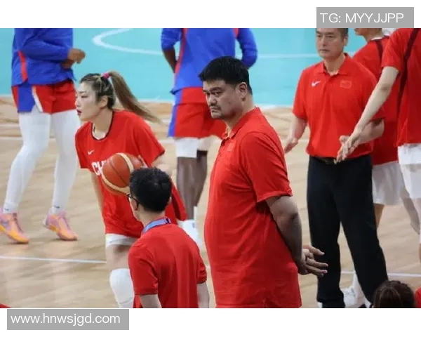 姚明亲自督战引领球队奋勇争先展现篮球精神与团队力量 姚明亲自督战引领球队奋勇争先展现篮球精神与团队力量