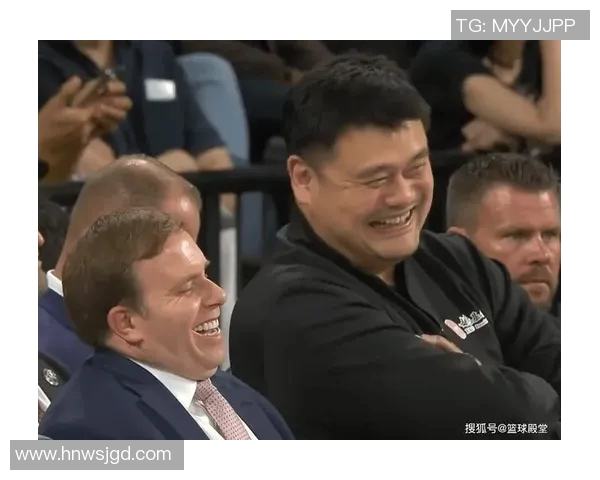 姚明在比赛中遭遇意外受伤,脸部受创引发球迷广泛关注与担忧 姚明在比赛中遭遇意外受伤,脸部受创引发球迷广泛关注与担忧