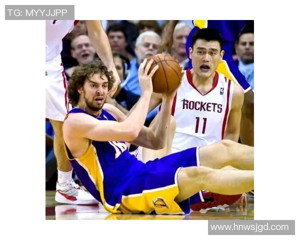 姚明如何在关键时刻成功防守加索尔展现篮球智慧与技巧的较量