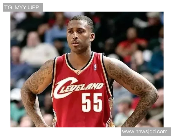 足球巨星C罗与功夫大师成龙相遇共话体育与电影的精彩瞬间