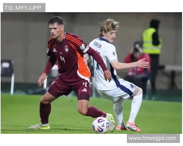 足球明星凯恩在赛场上的精彩瞬间与比赛表现全记录