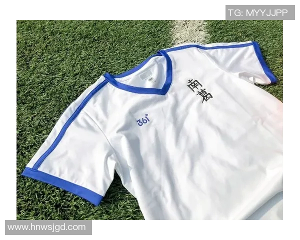 当足球巨星邂逅传统花棉袄的温暖与魅力