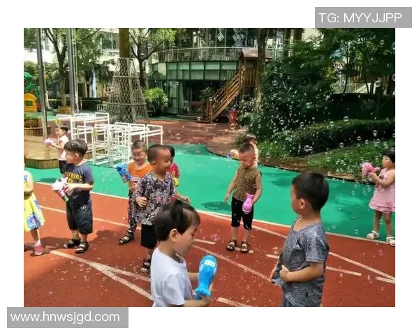 篮球明星的奇幻时刻吹泡泡的快乐与梦想交织在一起 篮球明星的奇幻时刻吹泡泡的快乐与梦想交织在一起
